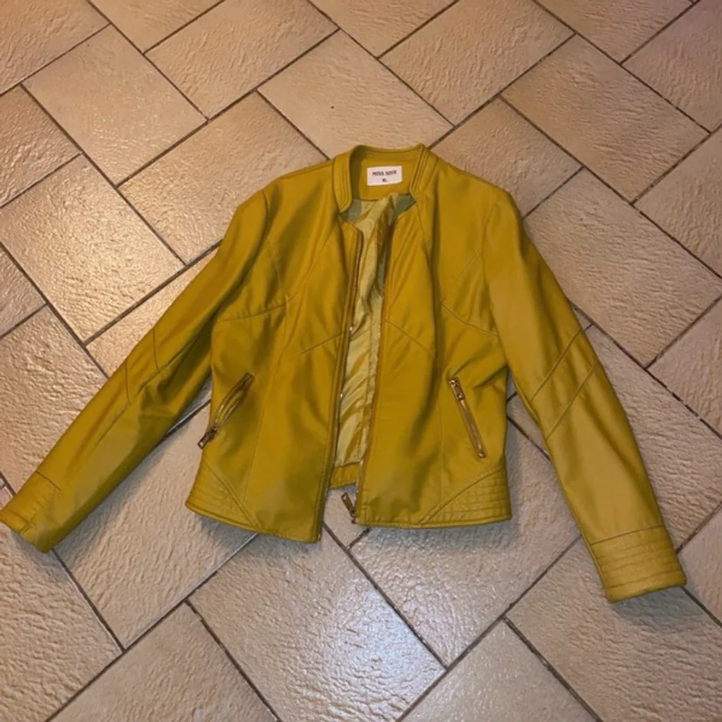 Veste moutarde neuve 